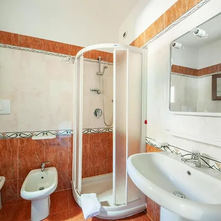 Apartamento 1 Bedroom Amazing In Golfo Aranci